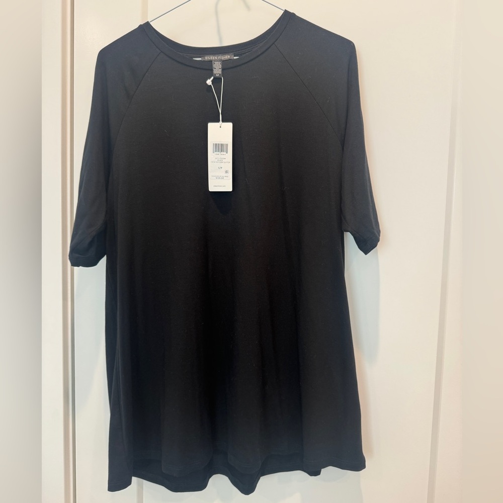 Eileen Fisher black crewneck t shirt in size small